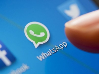 Un “pedaggio” per Whatsapp e le app di chat. Ecco il piano Agcom